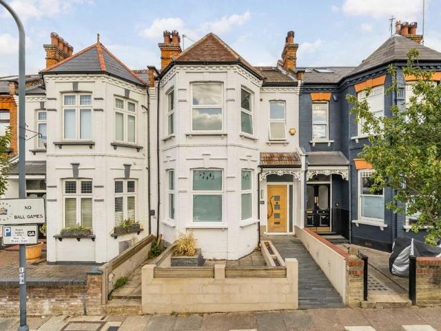Astley Avenue, London NW2 4 bed terraced house to rent £5,500 pcm £1,269 pw