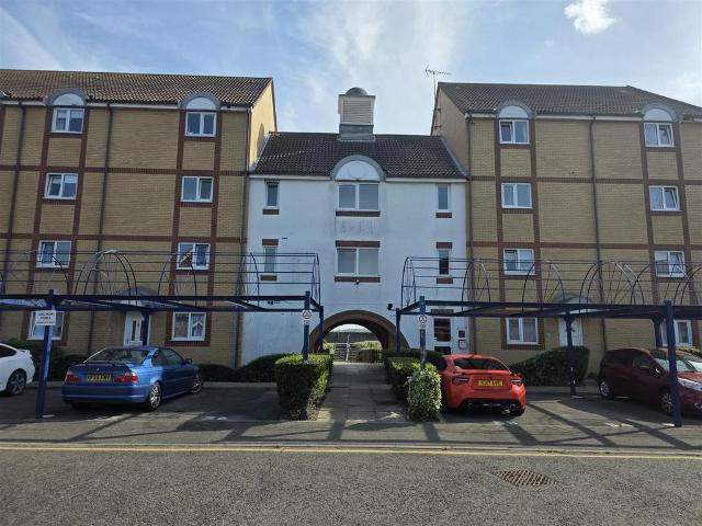 Astley, Grays 1 bed flat to rent £1,025 pcm £237 pw