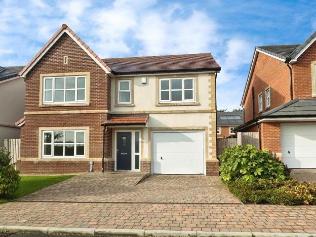 Astley Drive, Preston PR3 4 bed detached house to rent £1,900 pcm £438 pw