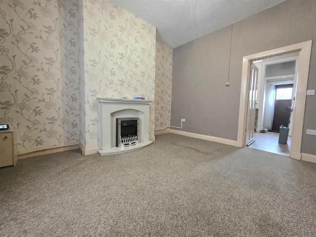 Astley Street, Dukinfield SK16 2 bed terraced house to rent £895 pcm £207 pw