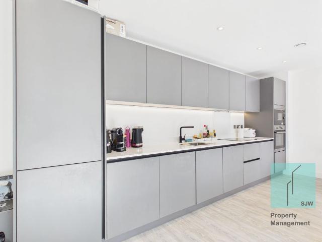 Aston Terrace, Cambridge CB3, 2 bed flat to rent, £2,400 pcm | PrimeLocation