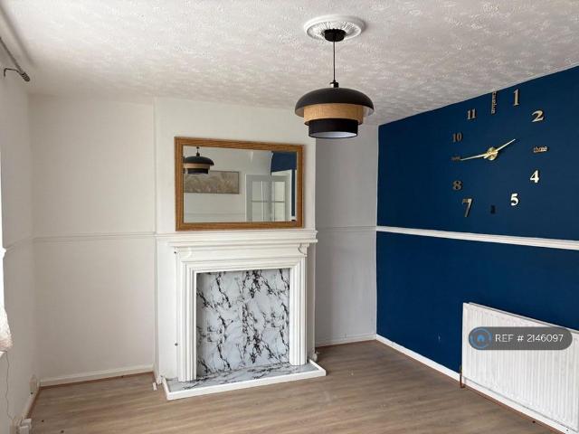 Aston Avenue, Nottingham, NG9 3 bed terraced house to rent £1,250 pcm £288 pw