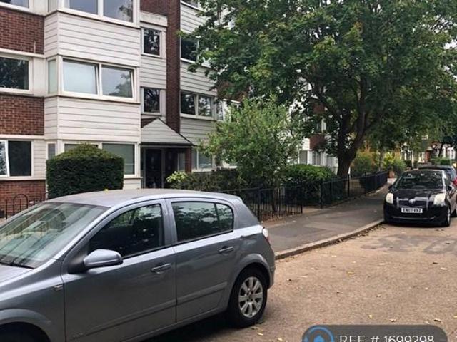 Aston Court, Woodford Green, IG8 2 bed maisonette to rent £1,899 pcm £438 pw