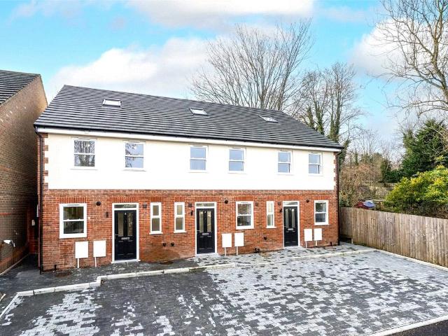 Aston Close, Apsley, Hemel Hempstead, Hertfordshire HP3, 3 bed end terrace house to rent, £2,200 pcm | PrimeLocation