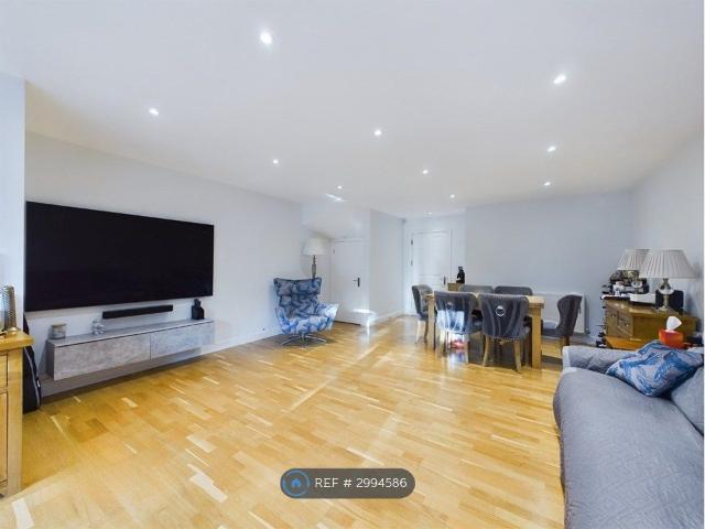 Aston Close, Hemel Hempstead HP3, 4 bed terraced house to rent, £2,400 pcm | PrimeLocation