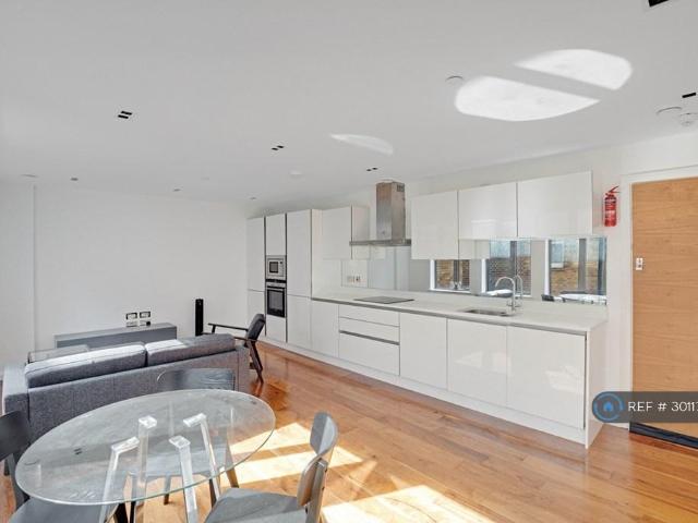 Aston House, London, EC4A 1 bed flat to rent £2,950 pcm £681 pw