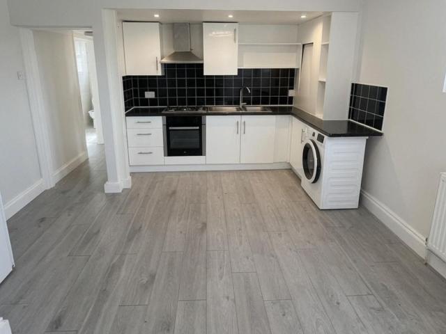 Aston Mews, Chadwell Heath RM6, 2 bed flat to rent, £1,450 pcm | PrimeLocation