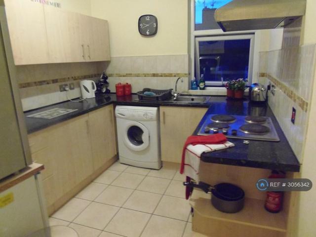 Aston Street, Leeds, LS13 2 bed terraced house to rent £895 pcm £207 pw