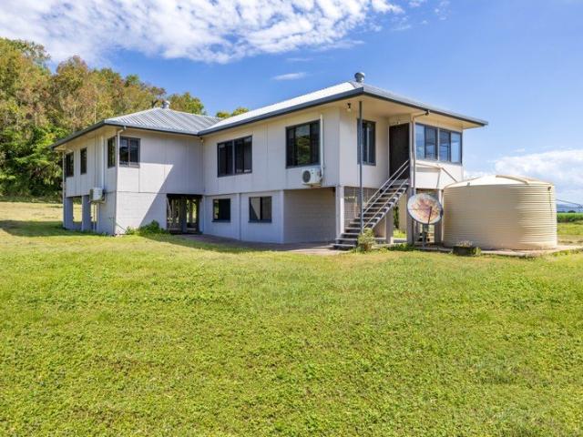 ASTONISHING HOMESTEAD IN THE INGHAM FORREST BEACH CORRIDOR