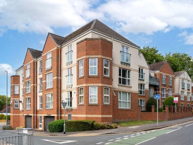 Astoria Court, Gledhow Valley Road LS8, 2 bed flat to rent, £1,250 pcm | PrimeLocation