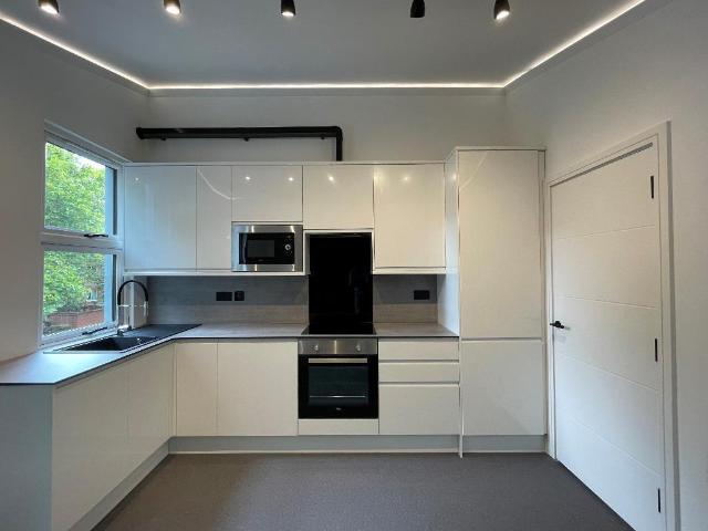 Asylum Road, London, SE15 2LW 2 bed flat to rent £1,950 pcm £450 pw