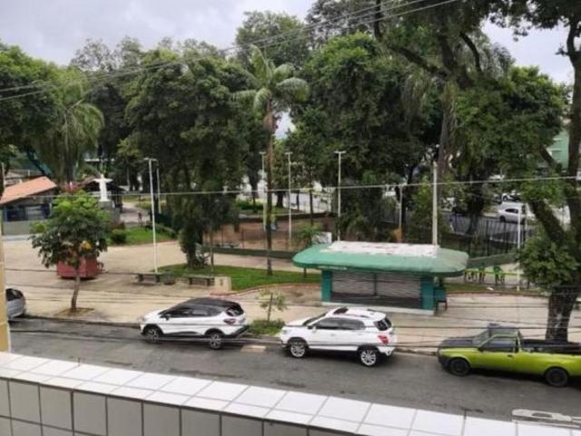 Ap reformado de frente 02 dorm 01 wc 01 vaga coletiva 01 varanda 2º andar Santos SP Aparecida