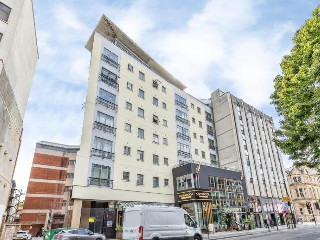 Apollo Apartments, Bristol, BS1 2 bed apartment to rent £1,400 pcm £323 pw