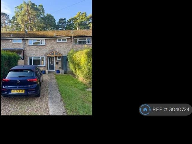 Apollo Drive, Bordon, GU35 3 bed semi detached house to rent £1,700 pcm £392 pw