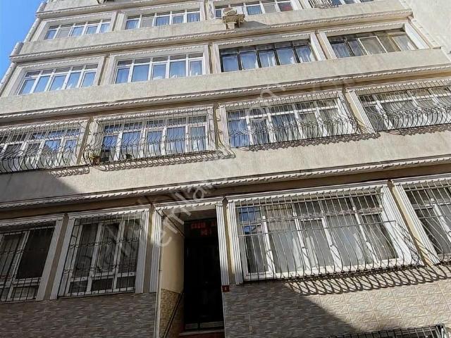 Çapa Şehremini'de Satılık 2+1 Daire
