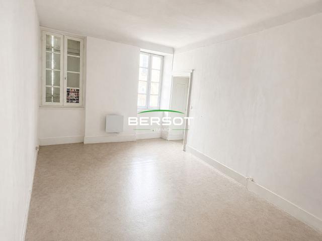 Appartement T3 de 85 m2 en rez de chaussée