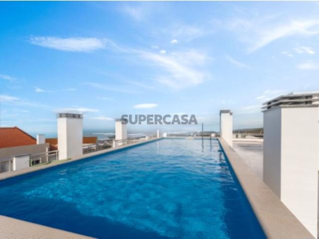 Apartamento com vista mar, piscina e estacionamento na Nazaré