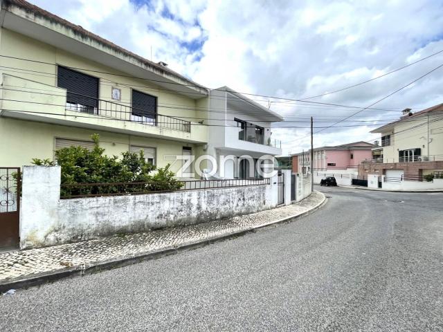 Investimento | T2 em Moradia com Arrendamento Vitalício | Loures