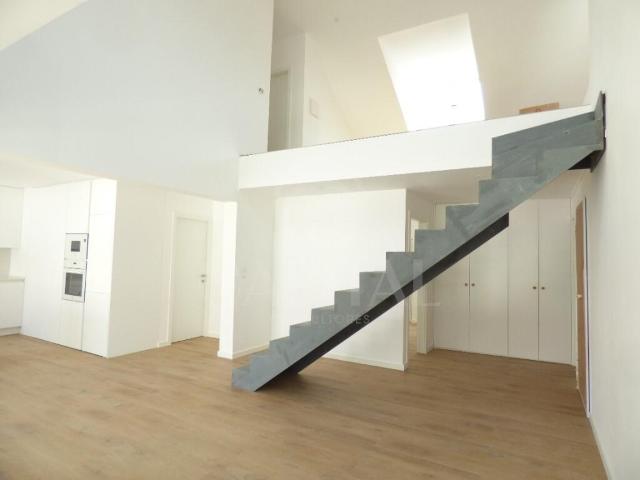 ​​​​​​​​​​​​​​Apart. T4 Duplex por Estrear… está na fase de acabamentos finais!