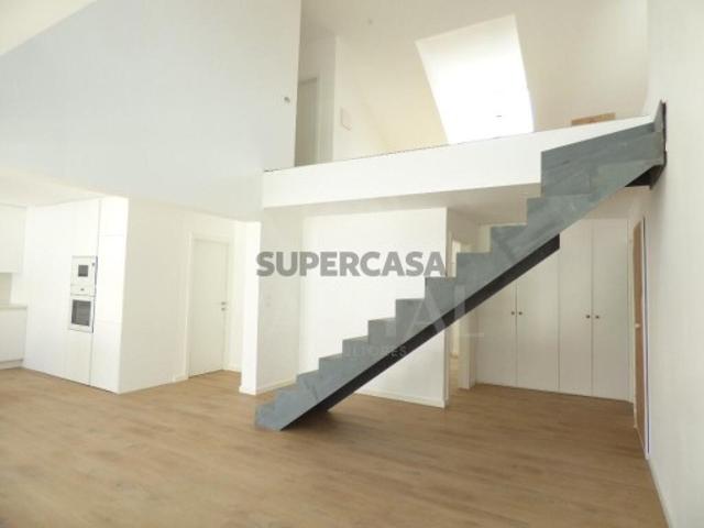 Apart. T4 Duplex por Estrear está na fase de acabamentos finais!