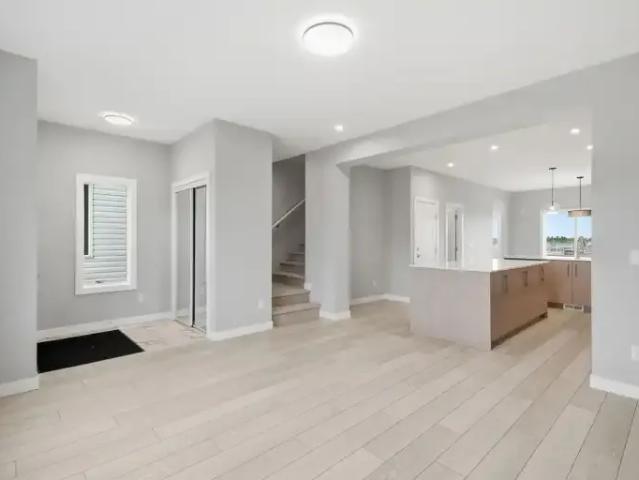 Apartment 3.5 Bedroom For Rent Calgary AB 1995 ES105004634