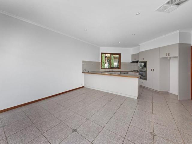 Apartment 3 Bedroom For Rent Mckinnon VIC 895 ES105137768