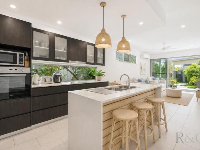 Apartment 3 Bedroom For Rent Mountain Creek QLD ES104326856