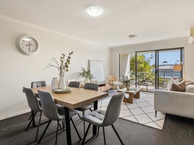 Apartment 3 Bedroom For Rent Mountain Creek QLD ES105011312