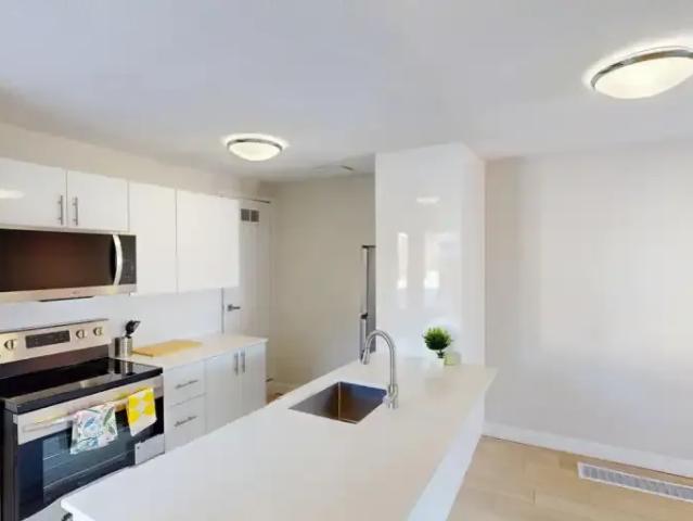 Apartment 3 Bedroom For Rent Ottawa ON 2055 ES104710951