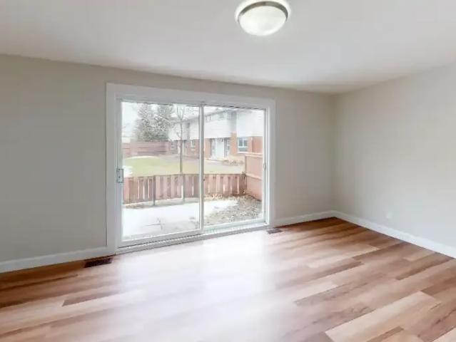 Apartment 3 Bedroom For Rent Ottawa ON 2609 ES103999900