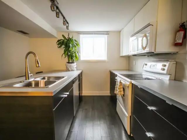 Apartment 3 Bedroom For Rent Ottawa ON 2625 ES103179043