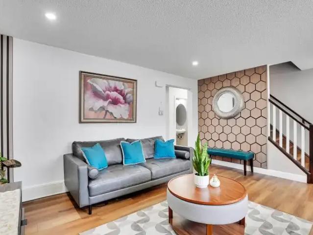 Apartment 3 Bedroom For Rent Airdrie AB 2500 ELS103920479