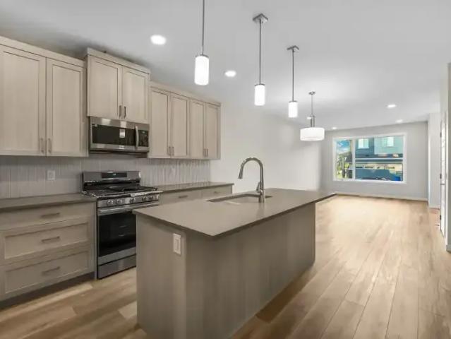 Apartment 3 Bedroom For Rent Airdrie AB 3000 ELS105580978