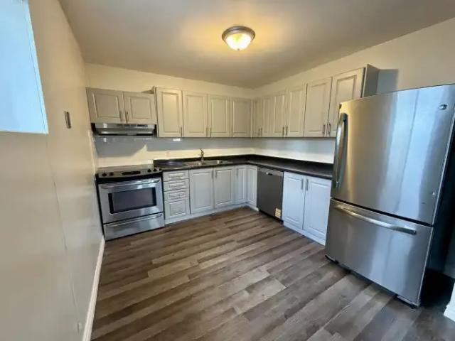 Apartment 3 Bedroom For Rent Barrie ON 2000 ES103379930