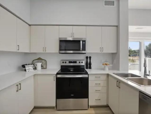 Apartment 3 Bedroom For Rent Barrie ON 3499 ES98259786