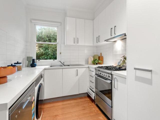 Apartment 3 Bedroom For Rent Brighton VIC ES105819701