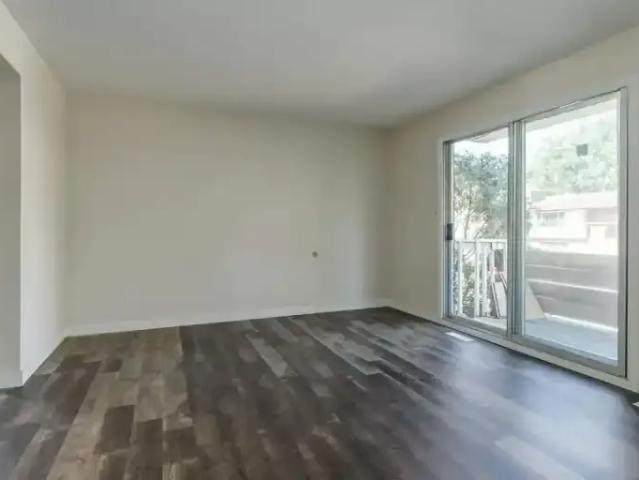 Apartment 3 Bedroom For Rent Brooks AB 1830 ES105003905