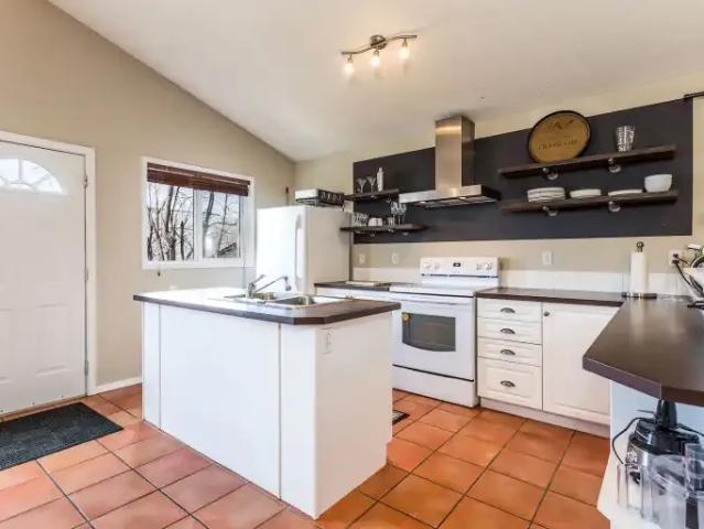 Apartment 3 Bedroom For Rent Calgary AB 1895 ES105580843
