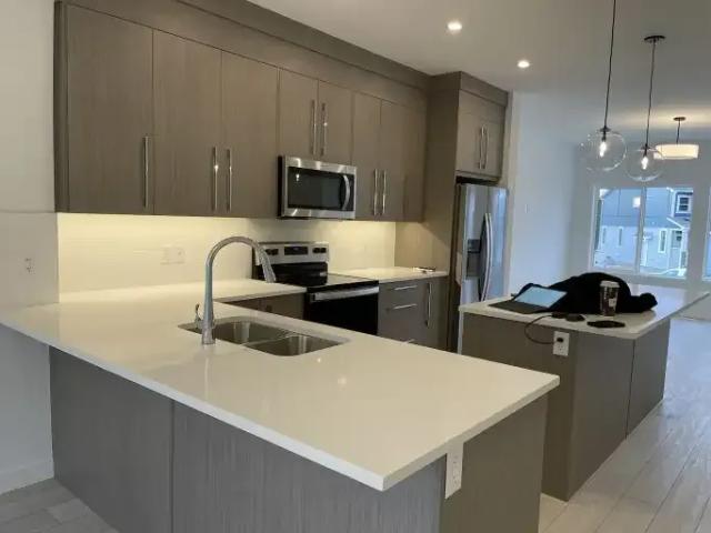 Apartment 3 Bedroom For Rent Calgary AB 1975 ES103611644