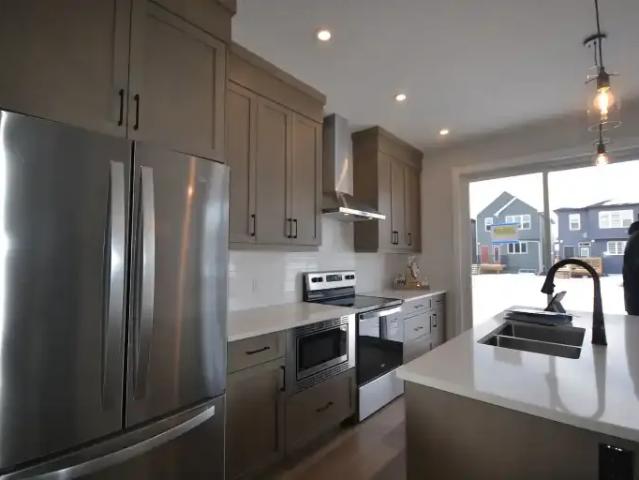 Apartment 3 Bedroom For Rent Calgary AB 2195 ES104940770