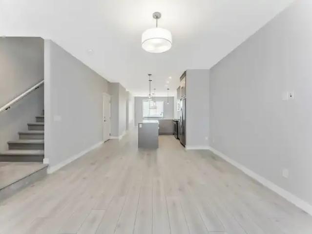 Apartment 3 Bedroom For Rent Calgary AB 2100 ELS102846182