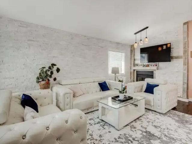 Apartment 3 Bedroom For Rent Calgary AB 2200 ELS105486516