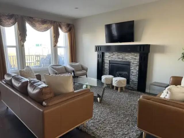 Apartment 3 Bedroom For Rent Calgary AB 2590 ES104182128