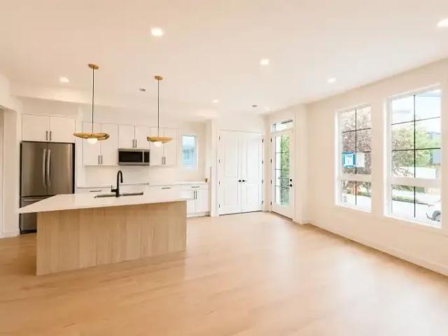 Apartment 3 Bedroom For Rent Calgary AB 2500 ES104181897