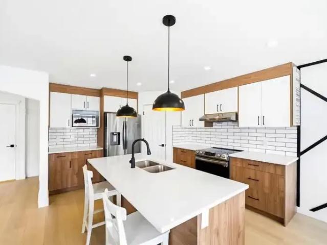 Apartment 3 Bedroom For Rent Calgary AB 2600 ES105185825