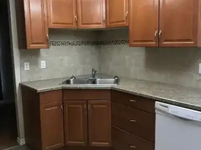 Apartment 3 Bedroom For Rent Camrose AB 1300 ES104470740