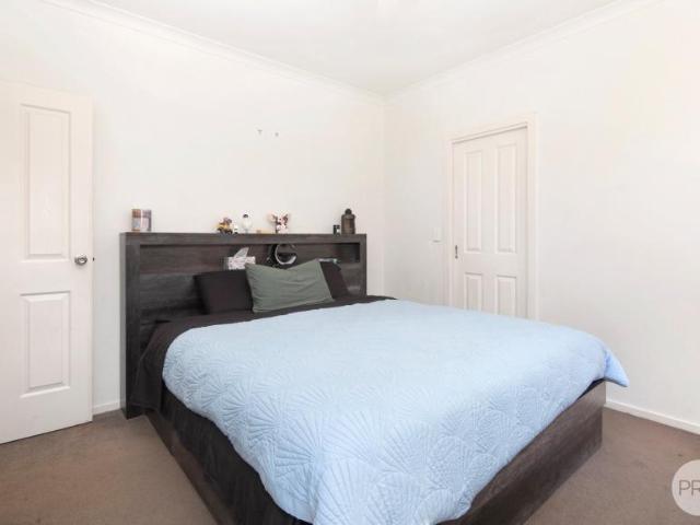 Apartment 3 Bedroom For Rent CANADIAN VIC 479000 ES105944270