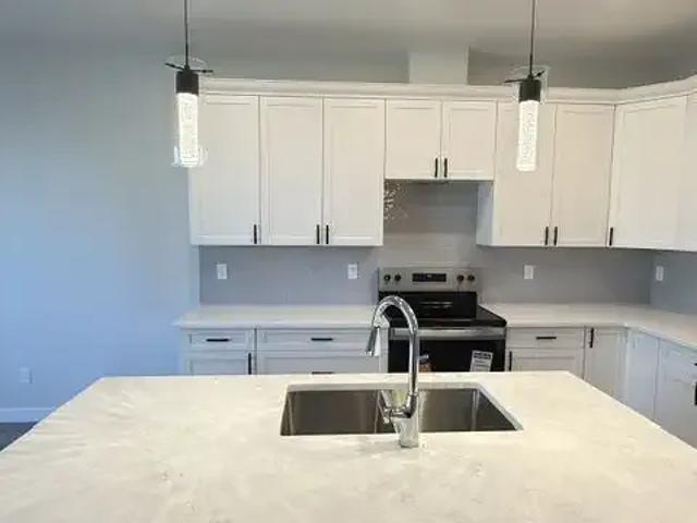 Apartment 3 Bedroom For Rent Carstairs AB 2500 ES106181328