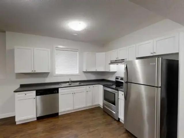 Apartment 3 Bedroom For Rent Clairmont AB 1650 ES104106767