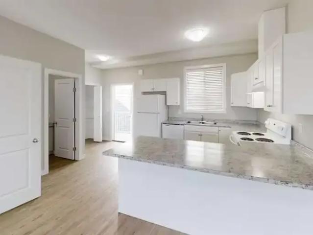 Apartment 3 Bedroom For Rent Clairmont AB 1700 ES104224664